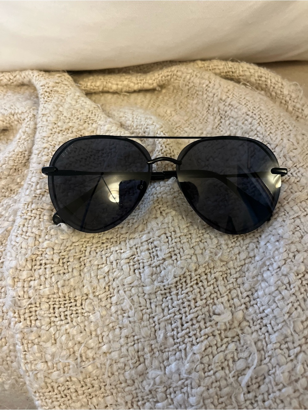 Diff - Aviator Style Black Frame Sunglasses with Dark Lenses